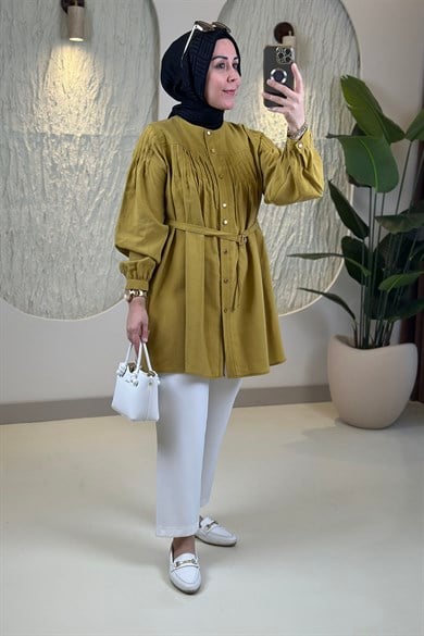 Tesettür Tunik ModelleriÖnü ve Arkası Nervürlü Beli Kemerli Kadın Tunik Hardal EYL 2124