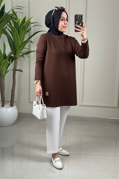 Tesettür Tunik ModelleriOysho Önü Armalı Basic Kadın Tunik Kahverengi KADO 9218