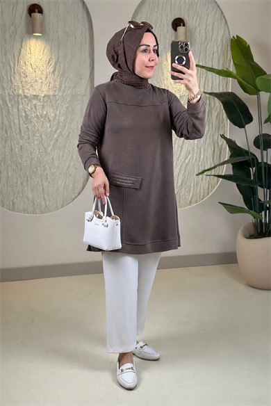 Tesettür Tunik ModelleriPike Kumaş Biyeli Kapak Cep Taş Detaylı Kadın Tunik Kahverengi KADO 268242 