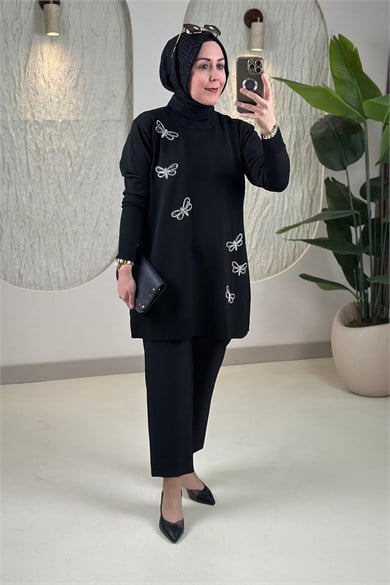 Tesettür Tunik ModelleriPulpayet ve Boncuk Kelebek Nakış İşlemeli Kadın Triko Tunik Siyah SFF 2008