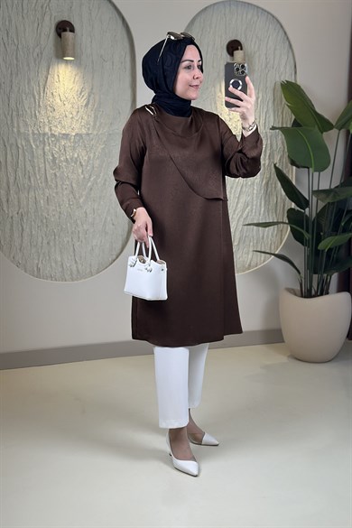 Tesettür Tunik ModelleriQupra Kumaş Anvelop Tokalı Kadın Tunik Kahverengi QTN 7104