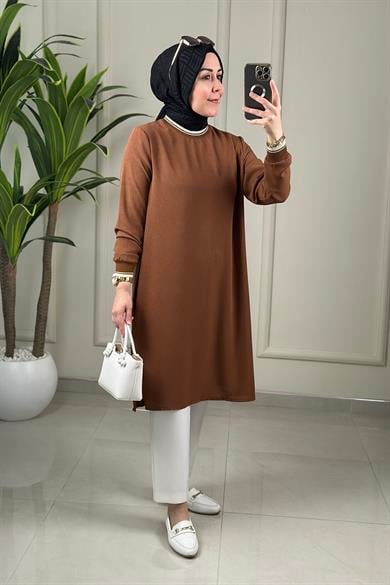Tesettür Tunik ModelleriYaka ve Kol Ribanalı Renk Garnili Kadın Tunik Taba KADO 262642