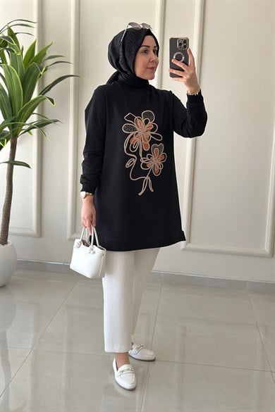 Tesettür Tunik ModelleriYaka ve Kol Ribanalı Önü Baskılı Kadın Tunik Siyah KADO 262908 
