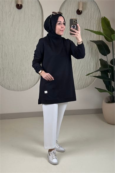 Tesettür Tunik ModelleriYaka ve Kol Ribanalı Arma Detaylı Basic Kadın Tunik Siyah KADO 268258