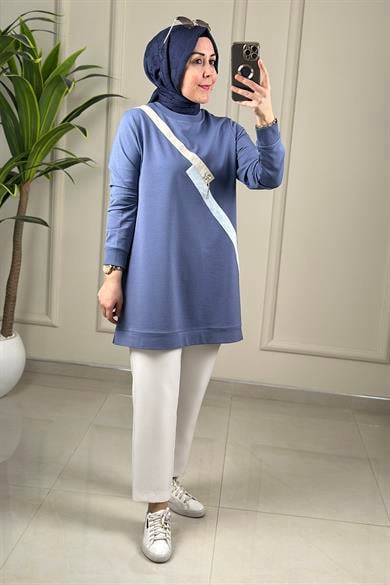 Tesettür Tunik ModelleriYaka ve Kol Ribanalı Önü Renk Garnili Kadın Tunik Mavi KADO 262608
