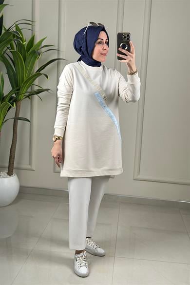Tesettür Tunik ModelleriYaka ve Kol Ribanalı Önü Renk Garnili Kadın Tunik Krem KADO 262608
