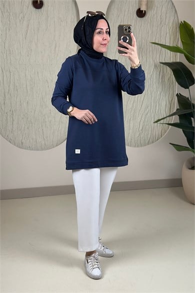 Tesettür Tunik ModelleriYaka ve Kol Ribanalı Arma Detaylı Basic Kadın Tunik Lacivert KADO 268258