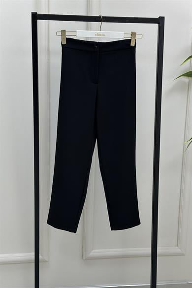 Jorjiya Palmasning yalangoch surati