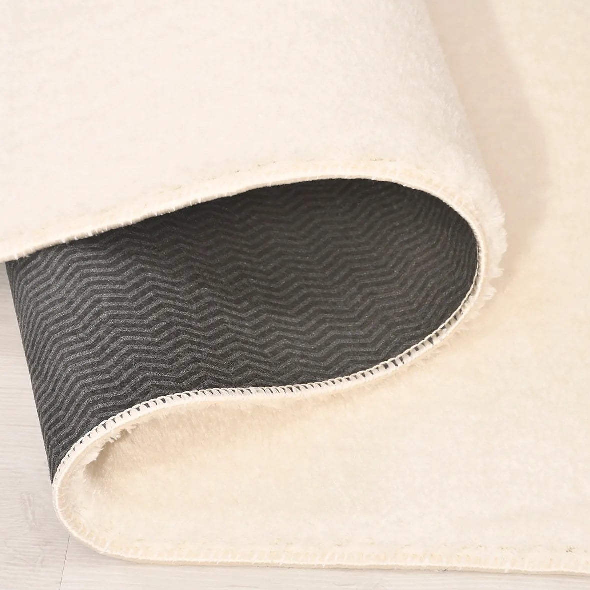 POLY Peluş Halı-Krem-  Salon-Mutfak-Antre-Oturma Odası-Yumuşak-Kaymaz Taban-Yıkanabilir–Modern-Uygun Fiyat