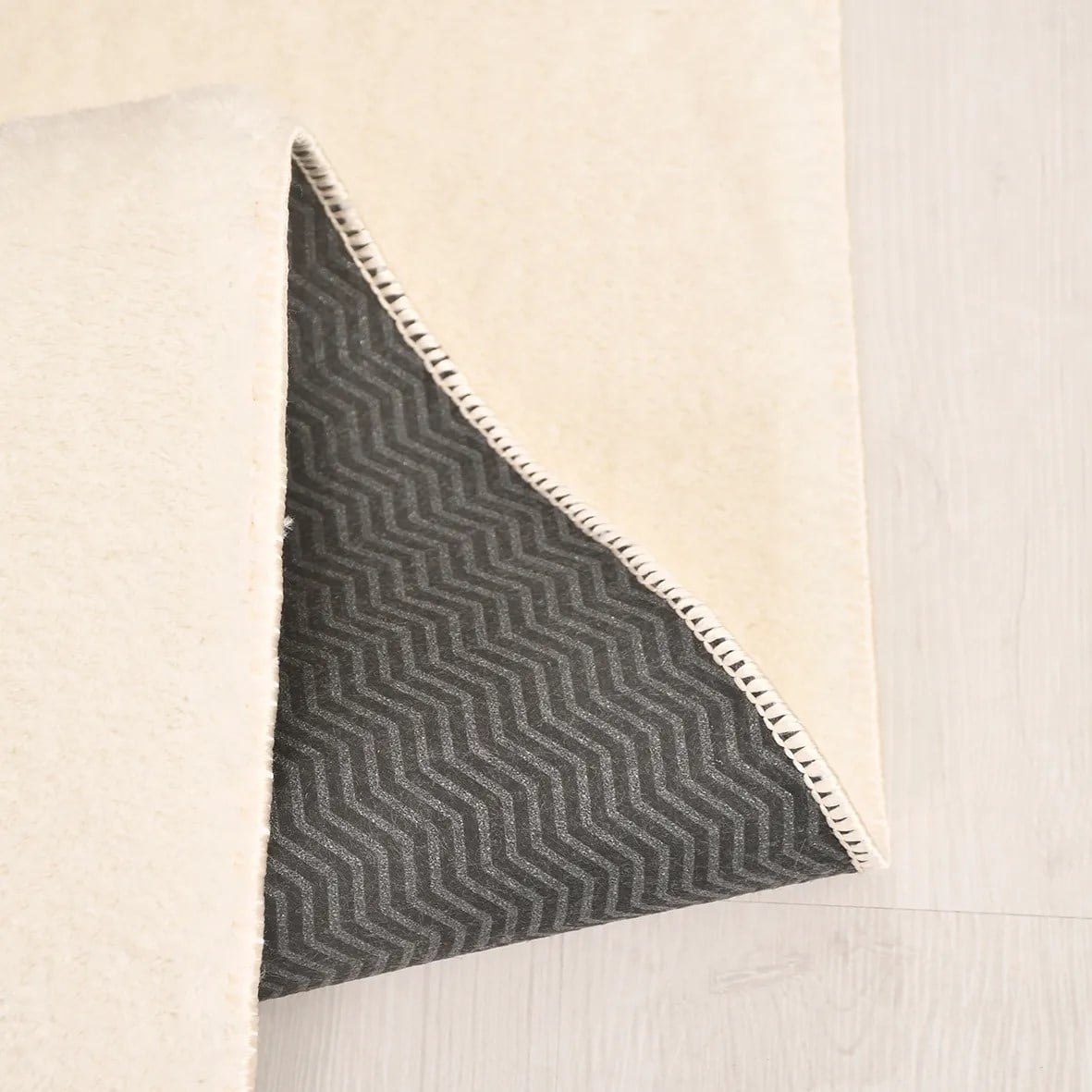 POLY Peluş Halı-Krem-  Salon-Mutfak-Antre-Oturma Odası-Yumuşak-Kaymaz Taban-Yıkanabilir–Modern-Uygun Fiyat