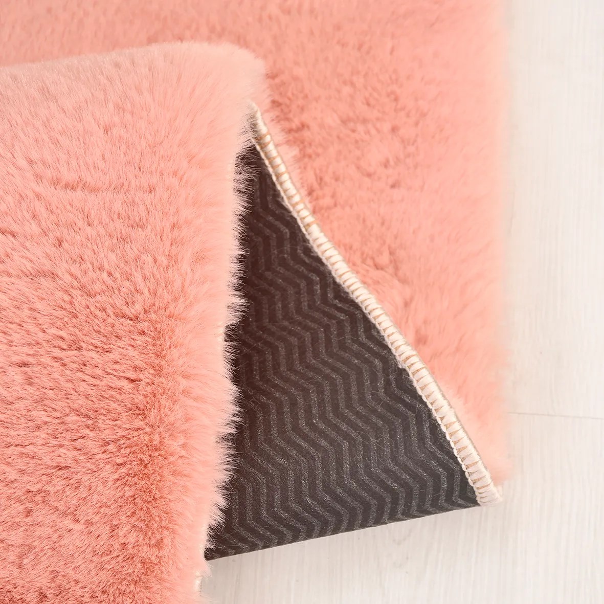 Tavşan Poly Peluş Halı - Rose -Yüksek Kalite-Ekstra Yumuşak - Kaymaz Özel Tabanlı - Özel Ölçü