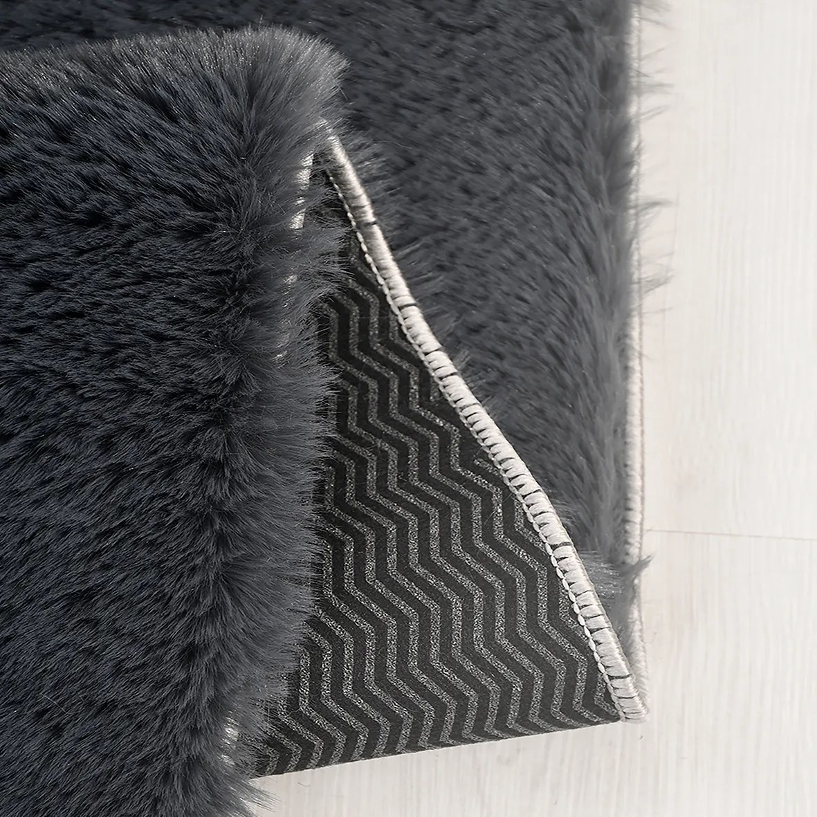 Tavşan Poly Peluş Halı -Antrasit-  Yüksek Kalite-Ekstra Yumuşak - Kaymaz Özel Tabanlı - Özel Ölçü