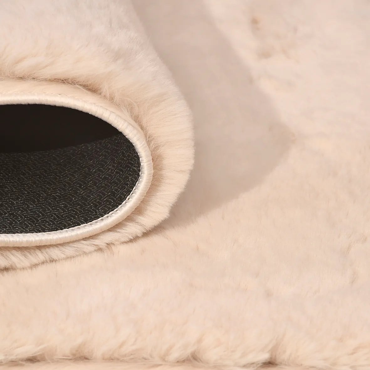 Tavşan Poly Peluş Halı -Bej- Yüksek Kalite-Ekstra Yumuşak - Kaymaz Özel Tabanlı - Özel Ölçü