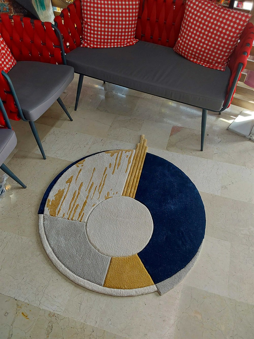 ÖZEL TASARIM HALI DAİRE 1