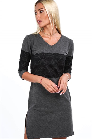 Dantel Detaylı V Yaka Yırtmaçlı Mini Elbise