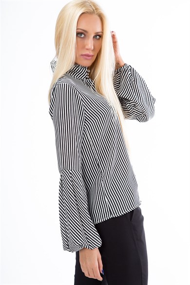 Kolları Volanlı Çizgili Kadın Gömlek