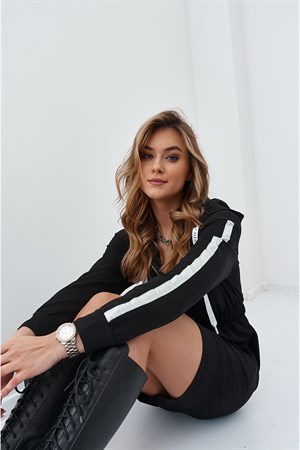 Şeritli Kapüşonlu Büzgü Detaylı Midi Elbise