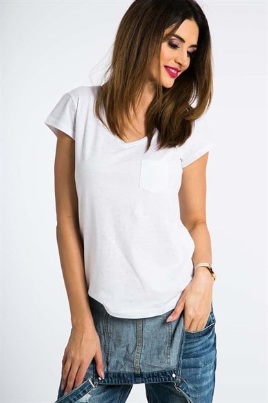 V Yaka Cep Detaylı Kadın Tişört