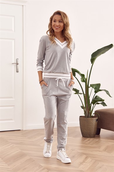 V Yaka Şeritli Kadın Eşofman Takımı