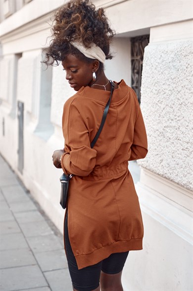 Yırtmaç Detaylı Dökümlü Tunik