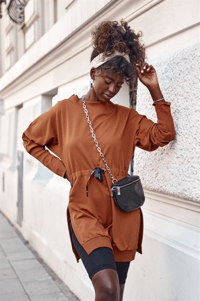 Yırtmaç Detaylı Dökümlü Tunik