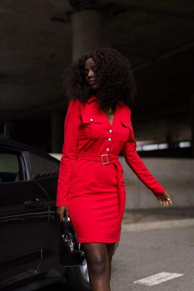 Yakalı Apolet ve Cep Detaylı Kemerli Elbise