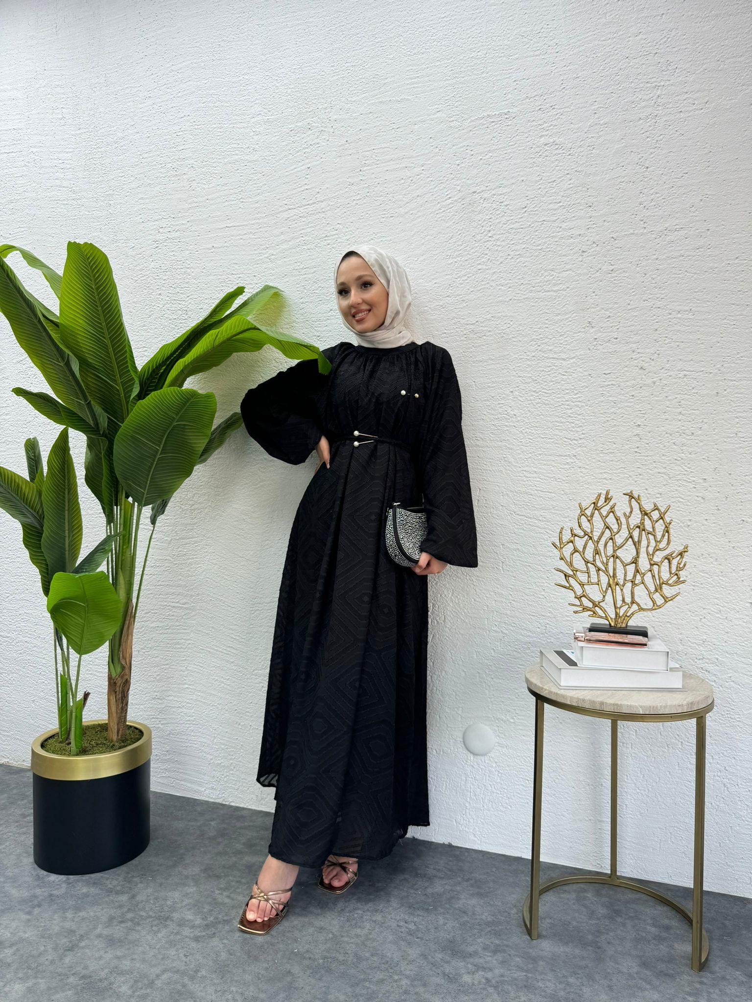 MEYSADESIGN ELBİSELER İnci Kemerli Desenli Krep Elbise Siyah