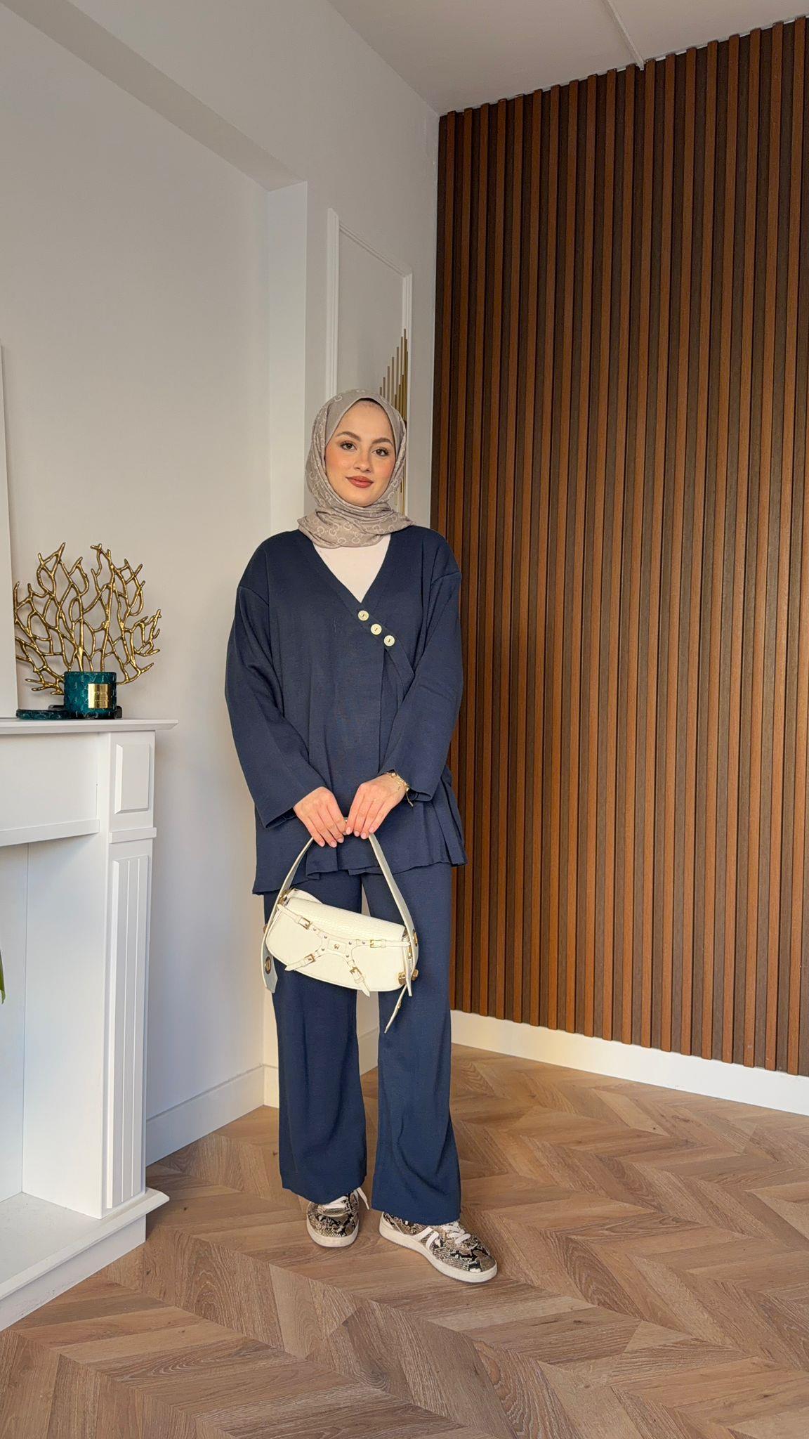 Buttoned Knit Set Ingido Blue