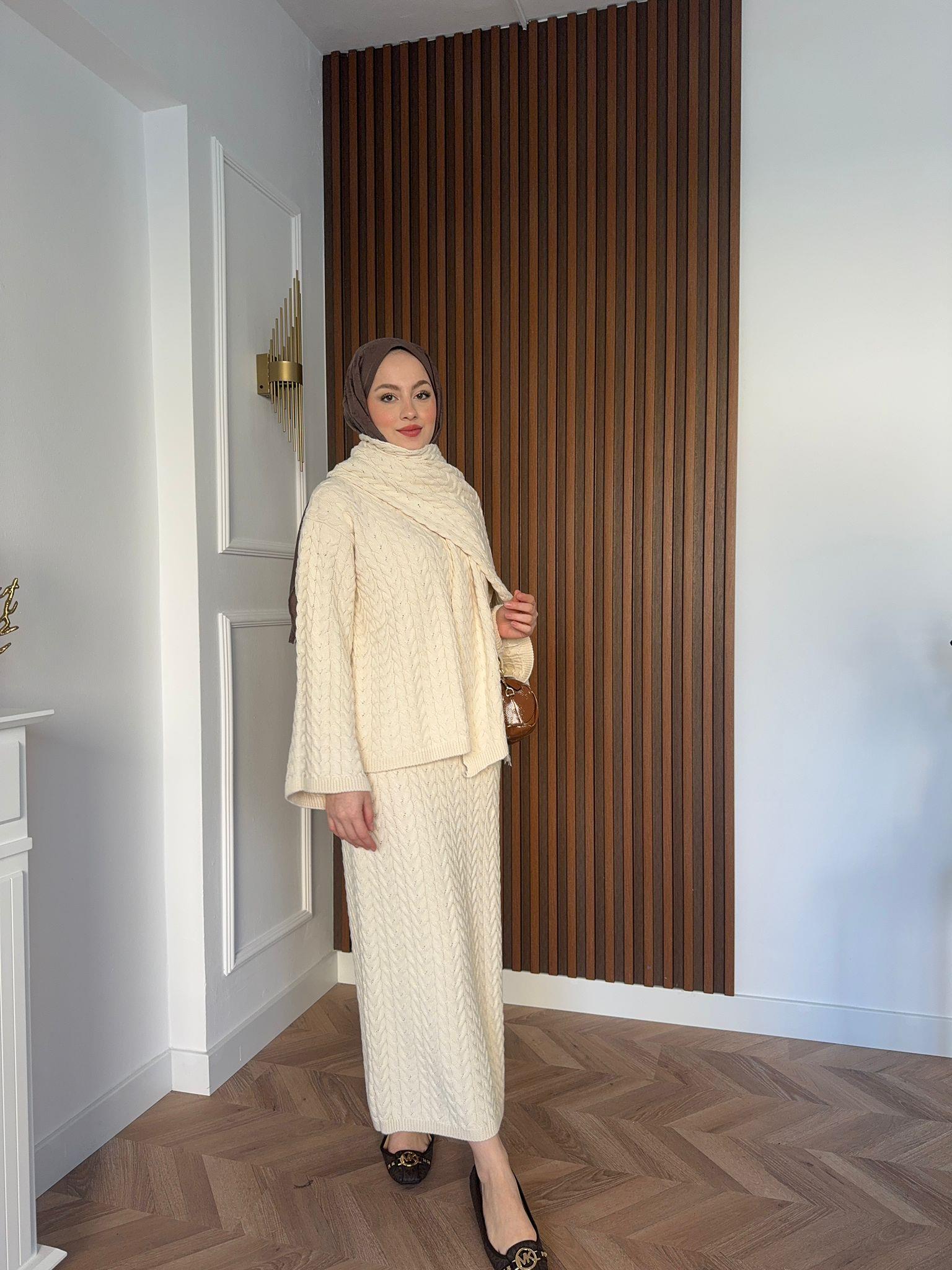 Scarf and Knit Set Beige