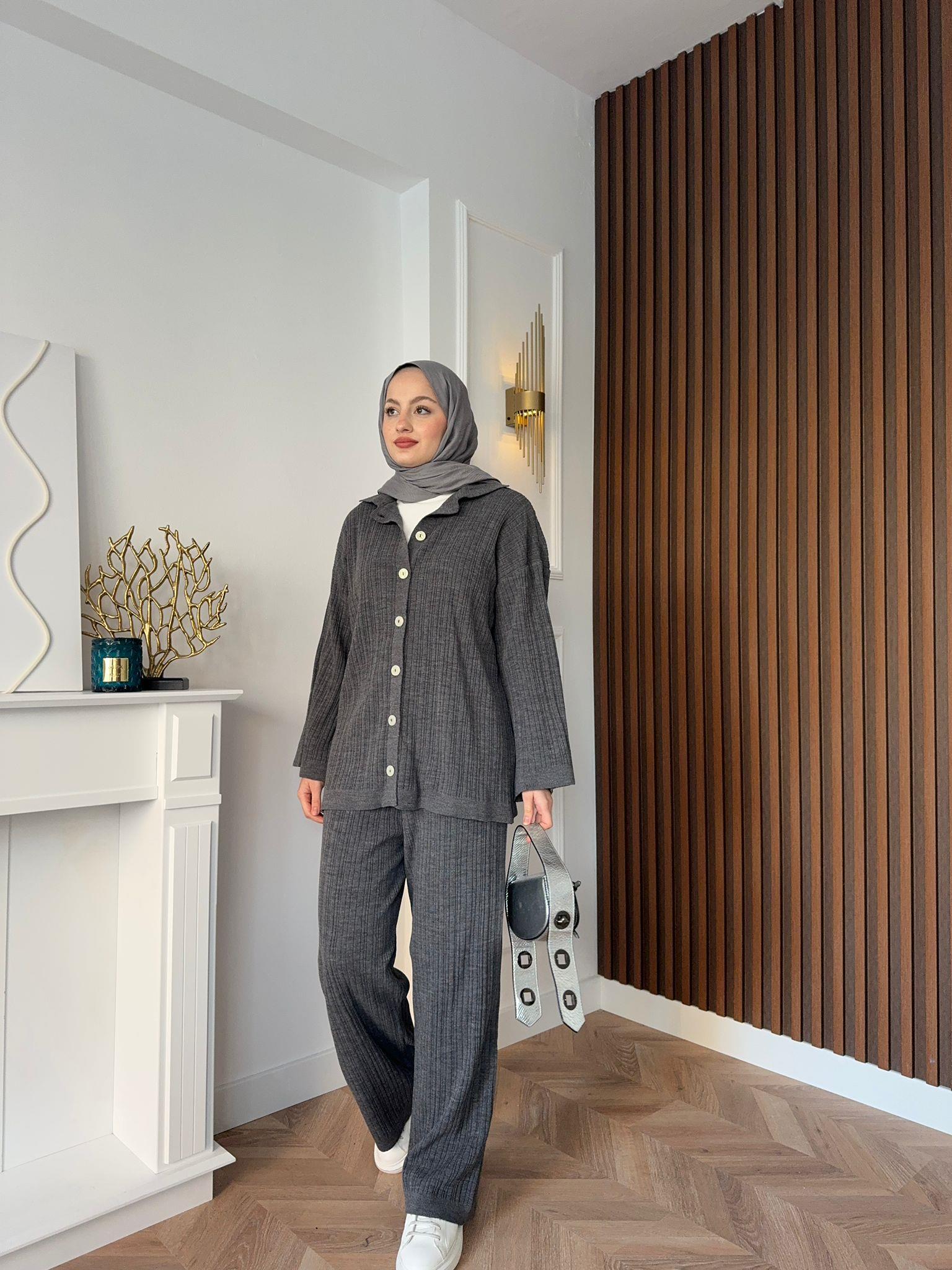 Pearl Buttoned Knit Set Grey