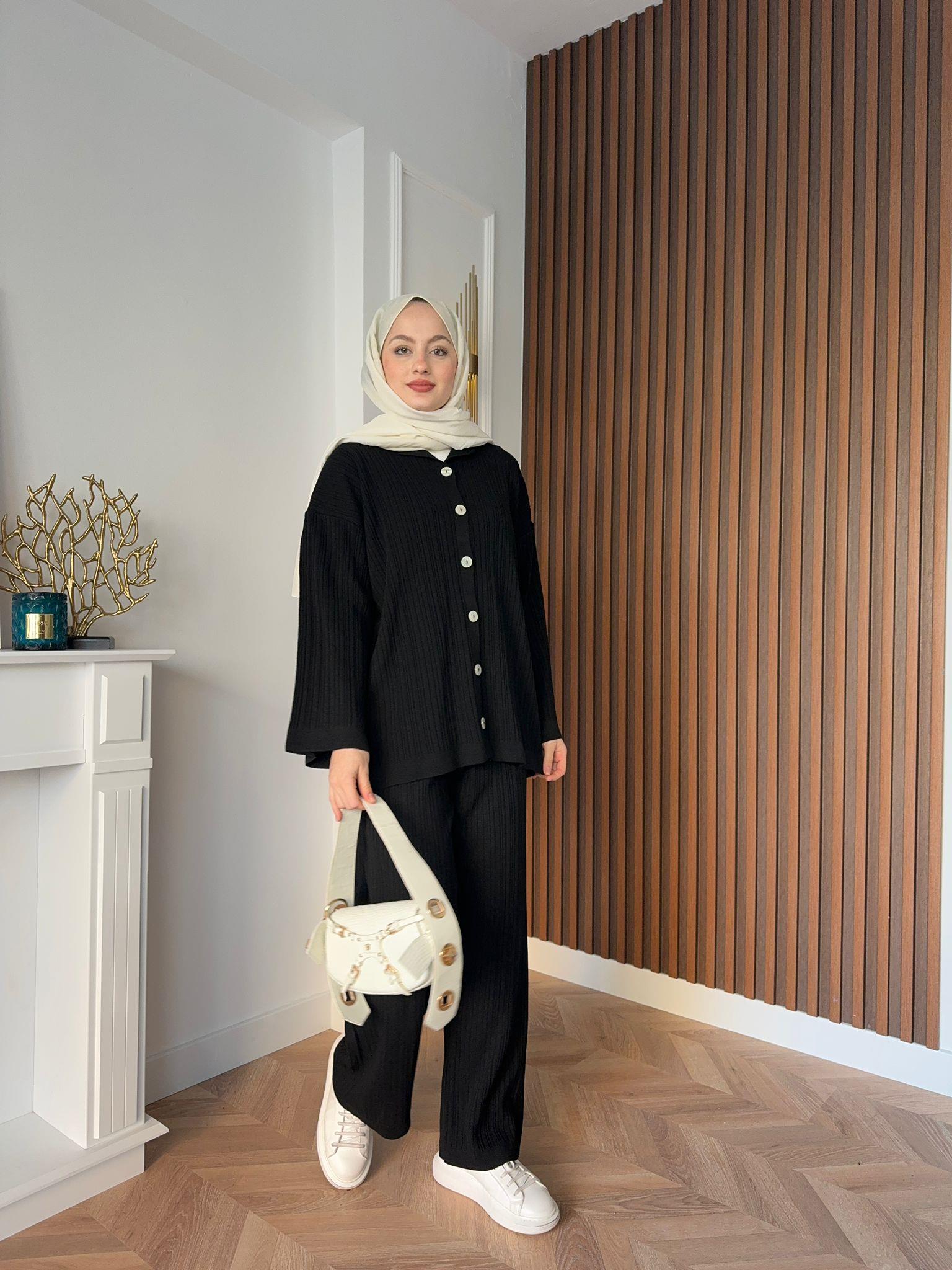 Pearl Buttoned Knit Set Black