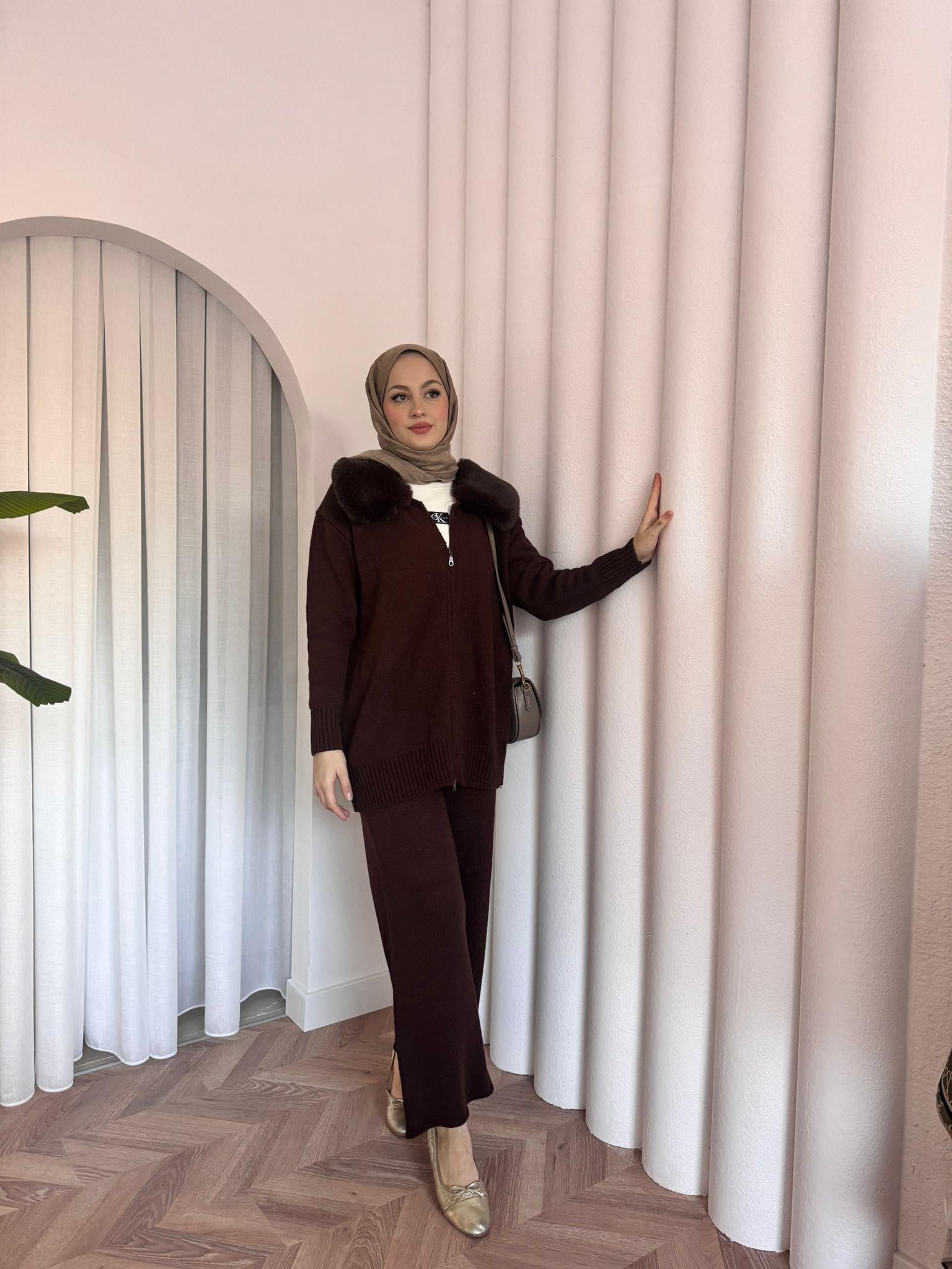 Fur Collar Knit 2-Piece Set Brown