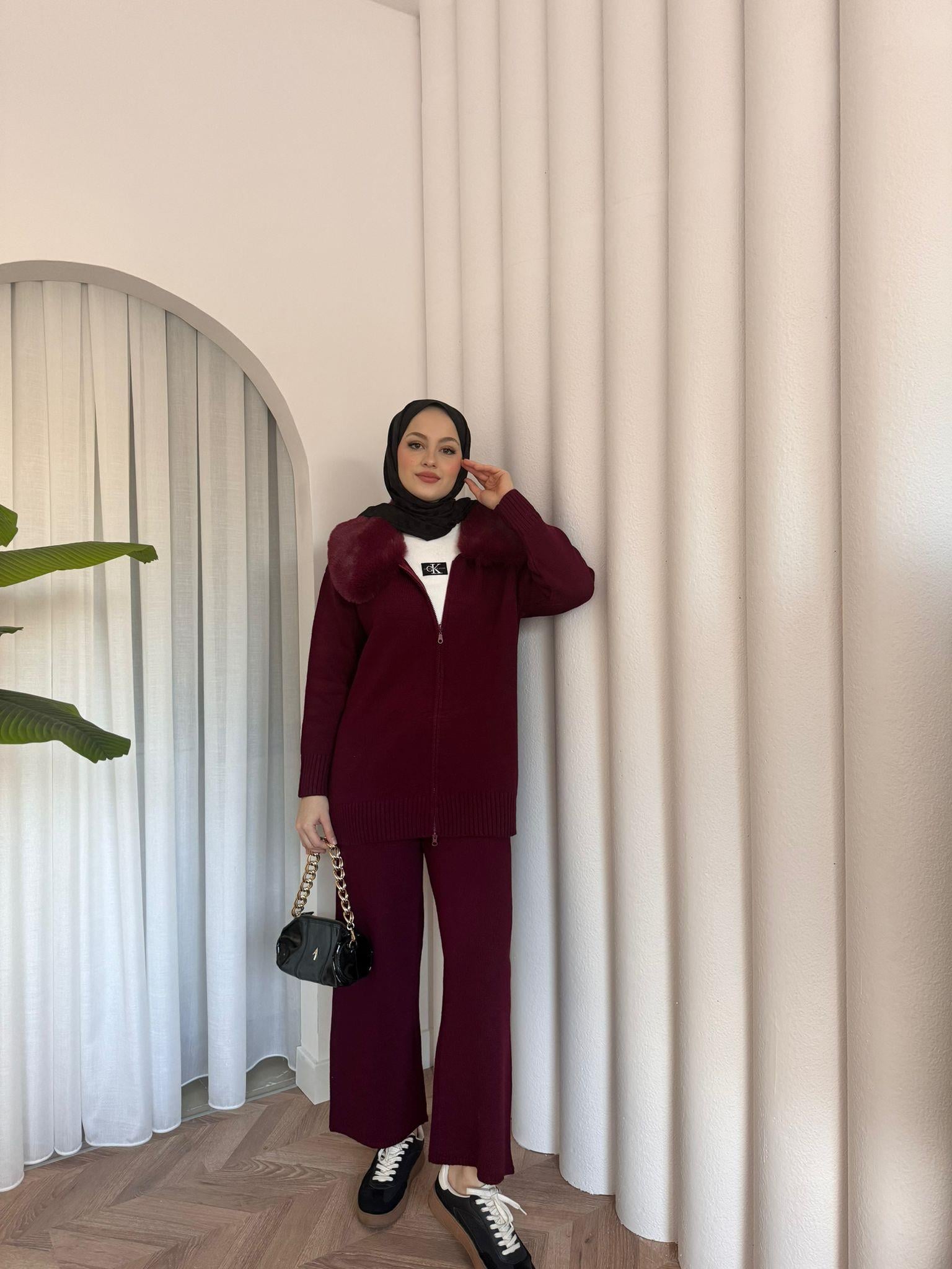 Fur Collar Knit 2-Piece Set Burgundy