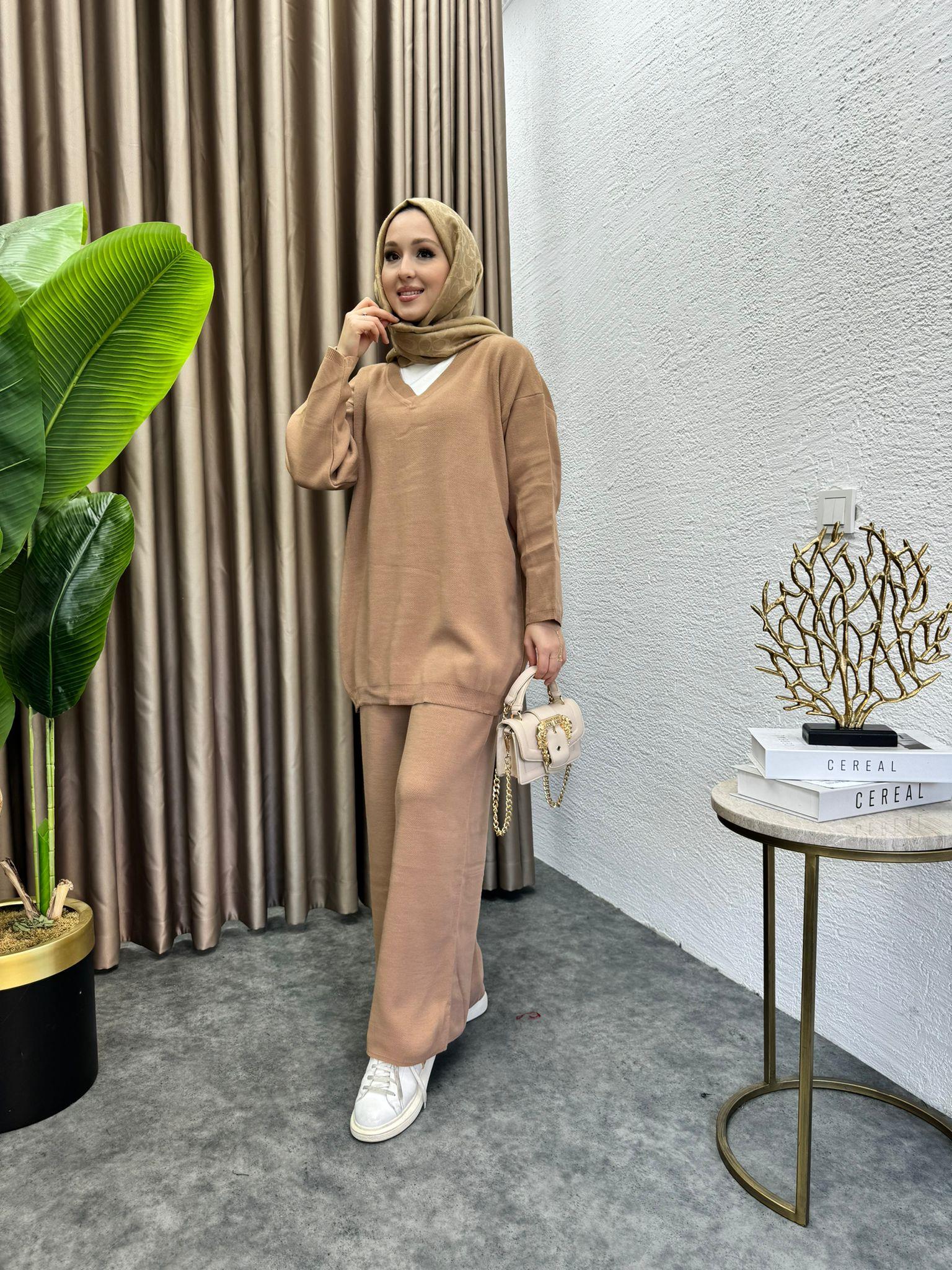 V-Neck Knit Set Brown