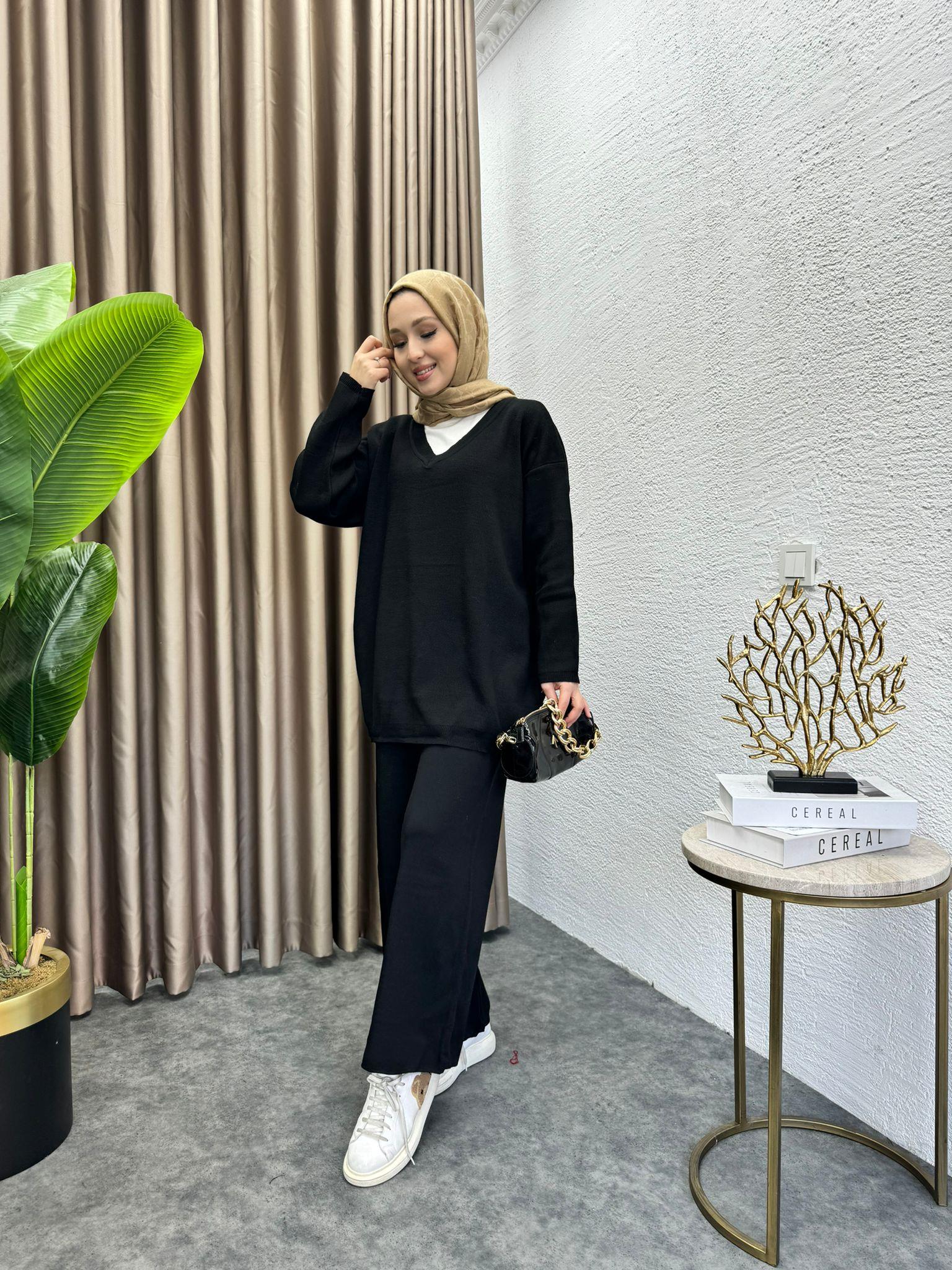 V-Neck Knit Set Black