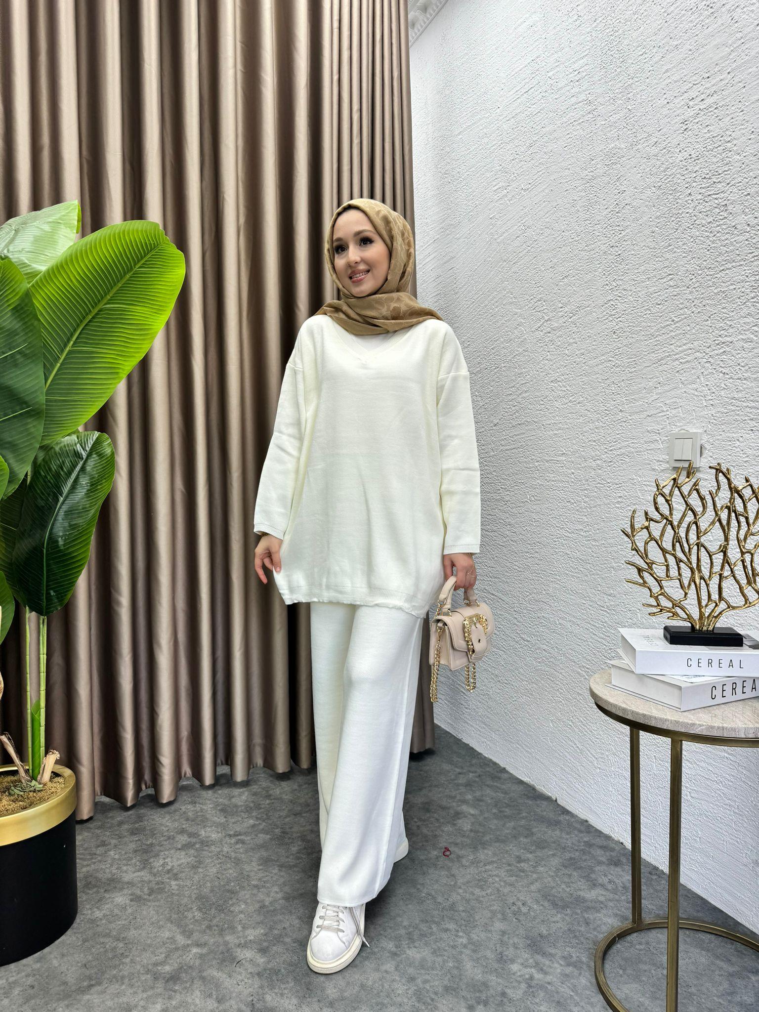 V-Neck Knit Set White