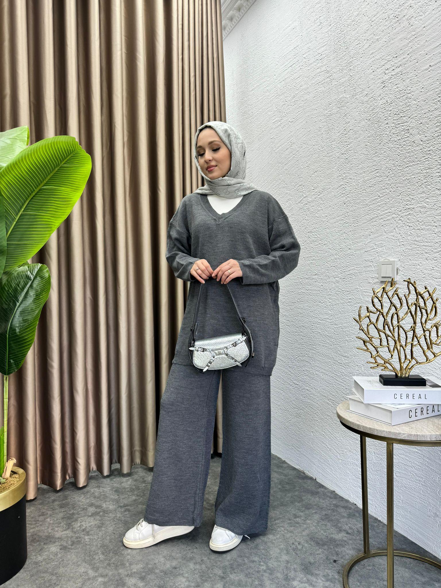 V-Neck Knit Set Anthracite