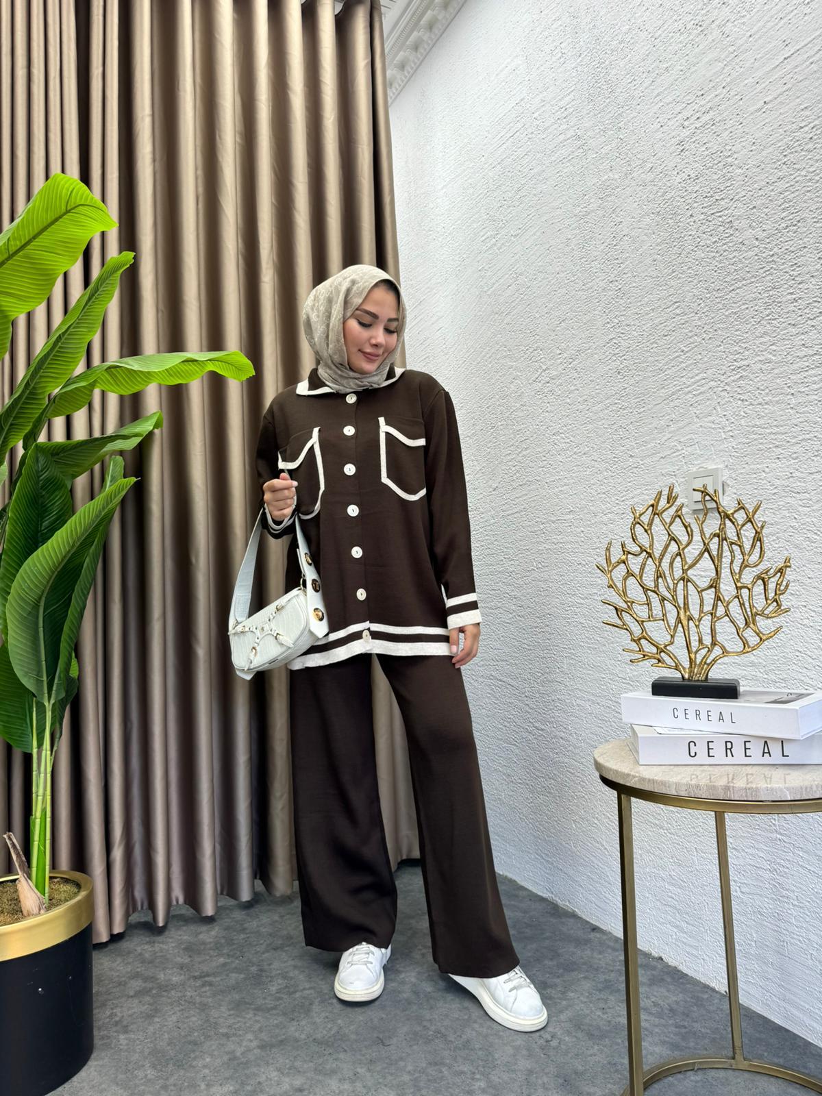 Envelope Pocket Knit 2-Piece Set Brown