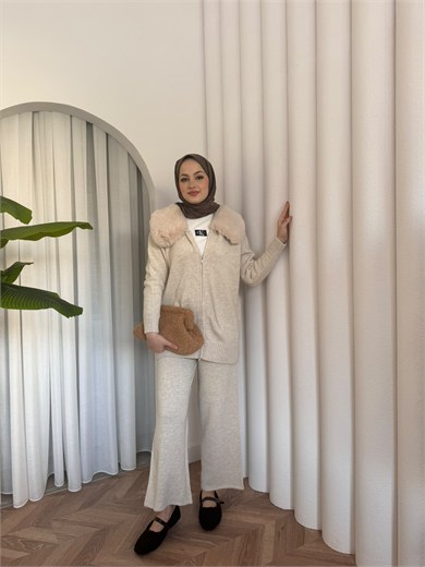 MEYSADESIGN TESETTÜR TRİKO Seyyar Kürk Yakalı Triko Takım Bej