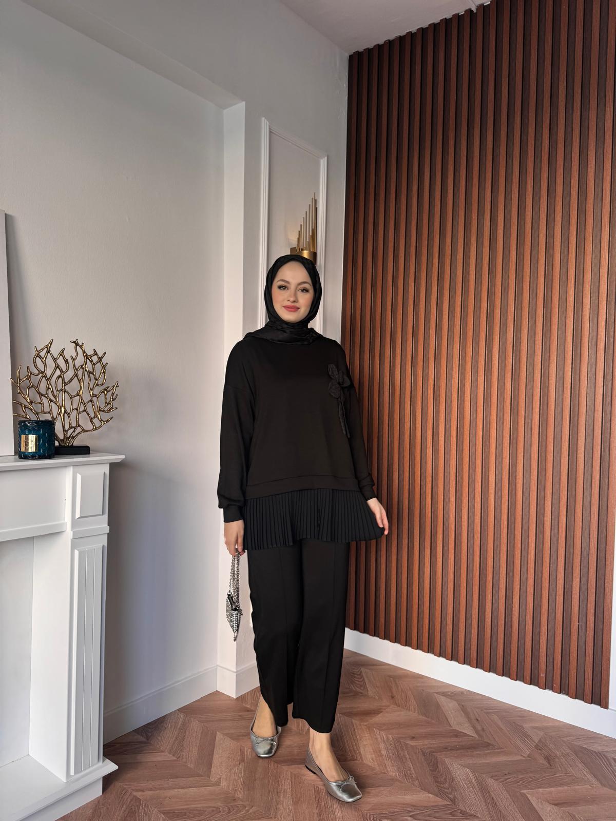 Floral Embroidered Pleated Oysh 2-Piece Set Black