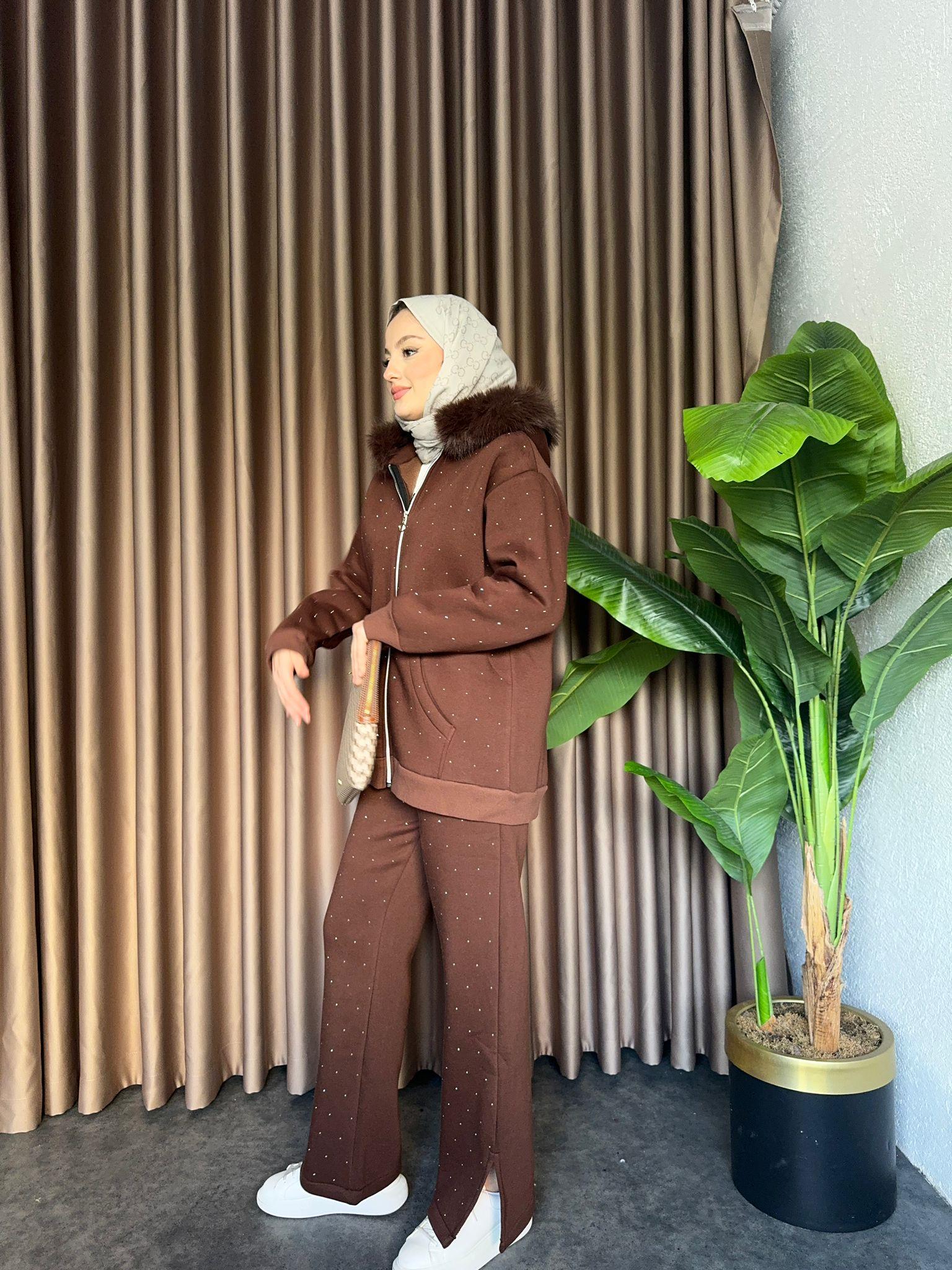 Beige Printed Fur Collar Three-Thread Set Brown