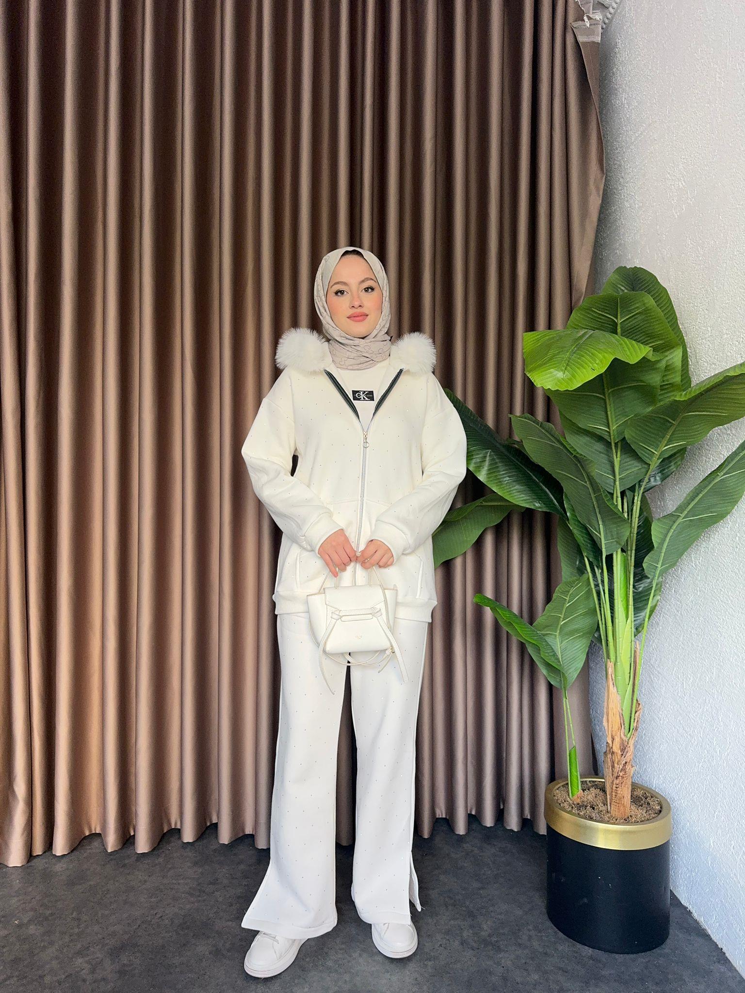 Beige Printed Fur Collar Three-Thread Set White