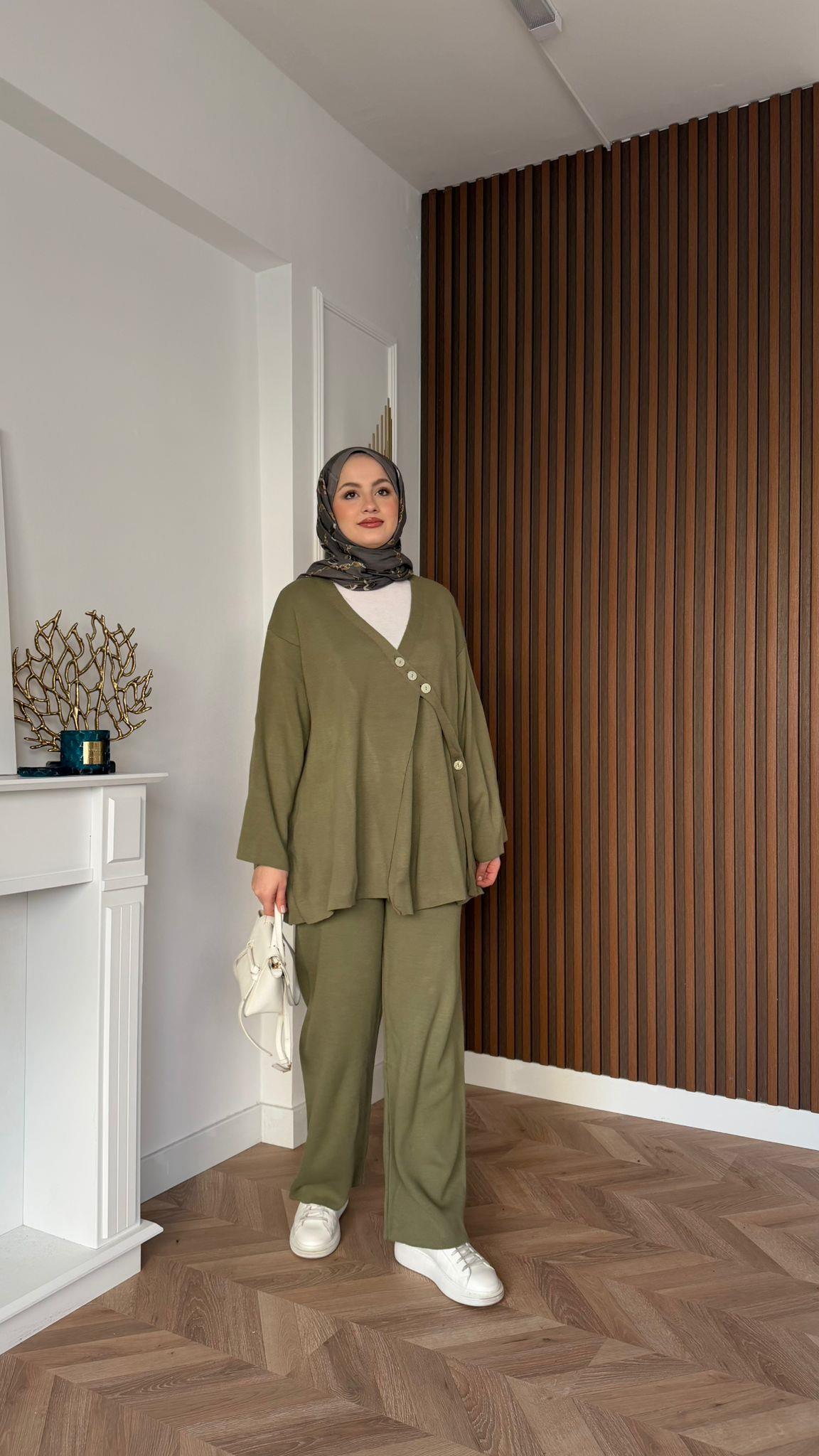 Buttoned Knit Set  Green