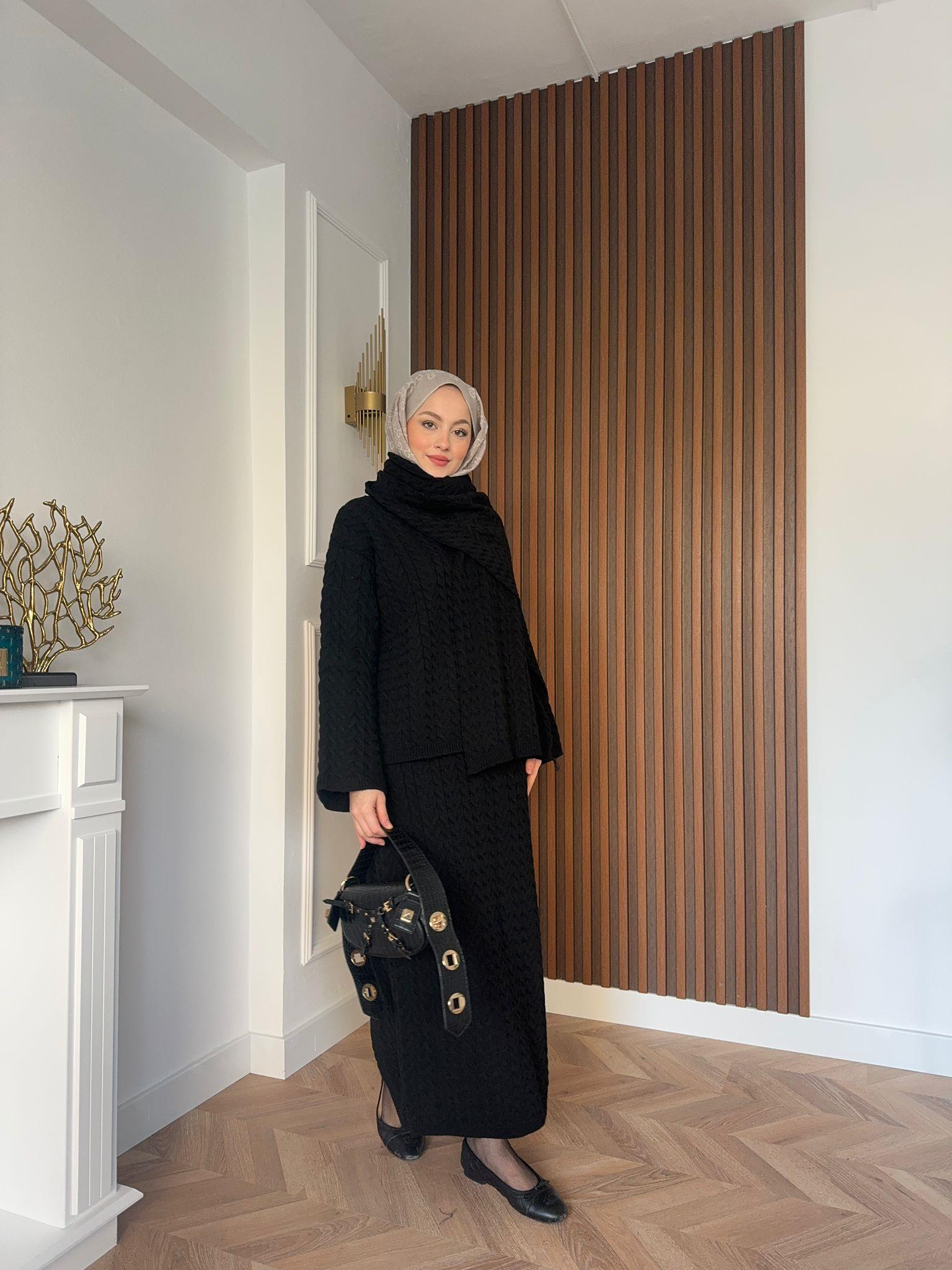 Scarf and Knit Set Black