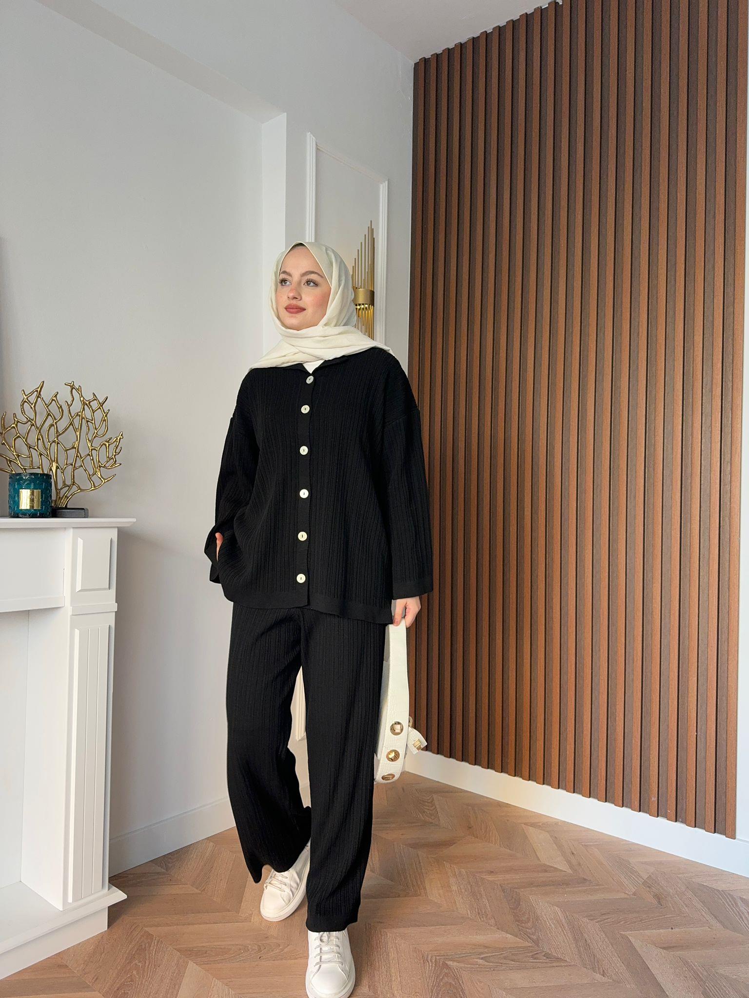 Pearl Buttoned Knit Set Black