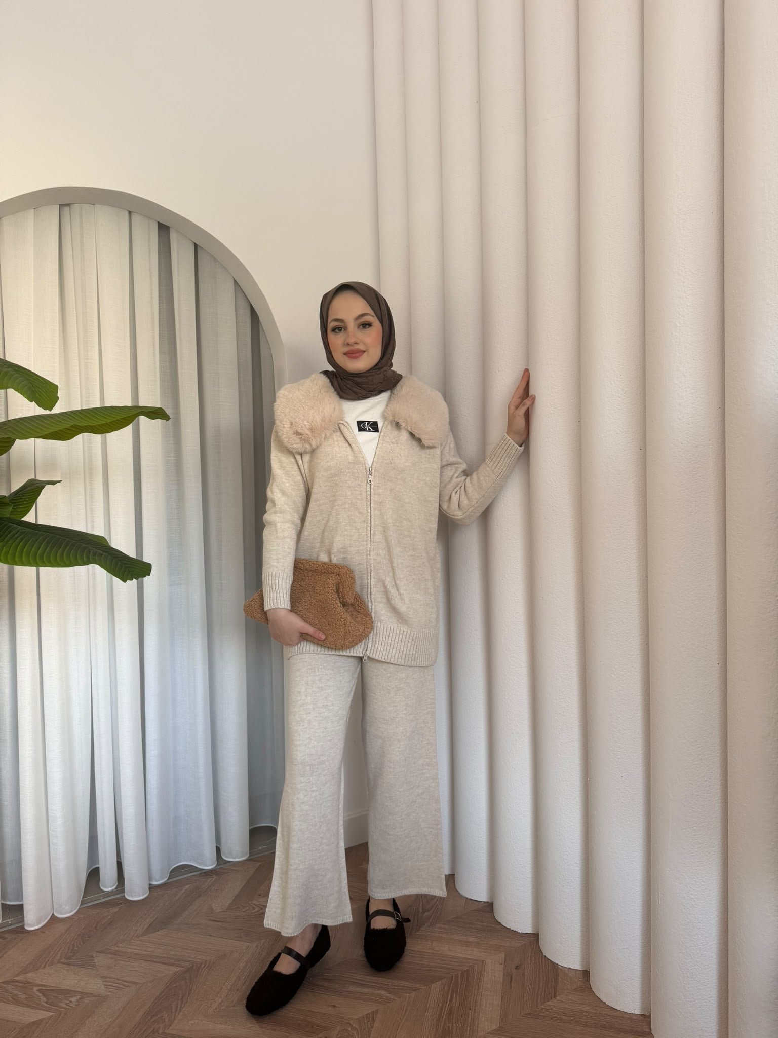 MEYSADESIGN TESETTÜR TRİKO Seyyar Kürk Yakalı Triko Takım Bej