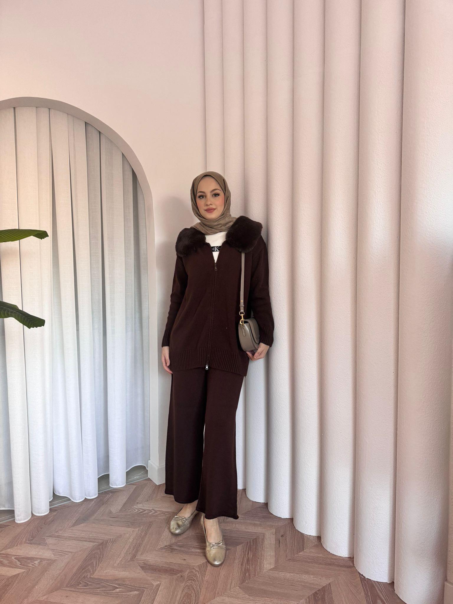 Fur Collar Knit 2-Piece Set Brown