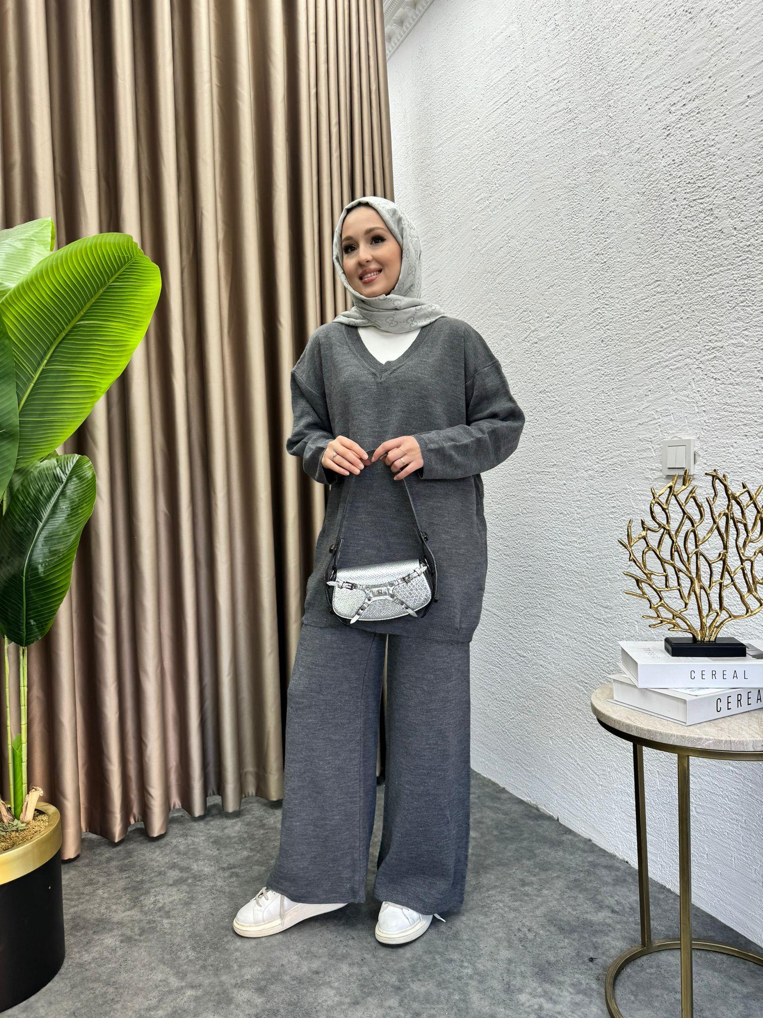 V-Neck Knit Set Anthracite