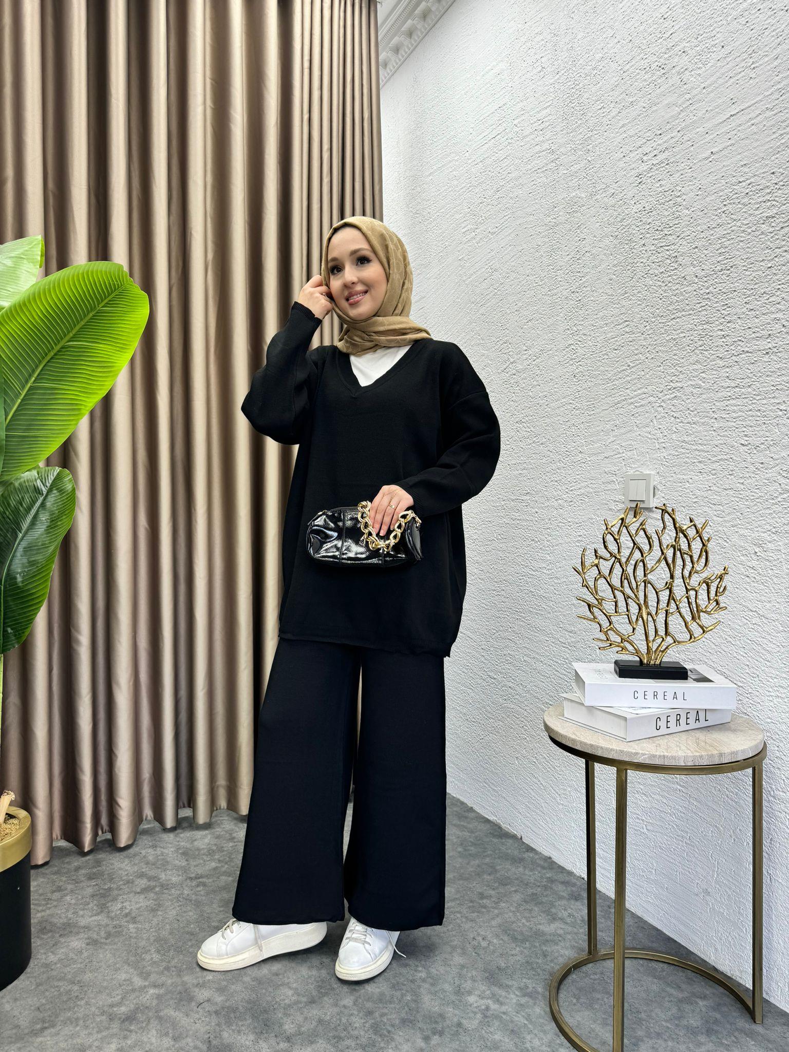 V-Neck Knit Set Black