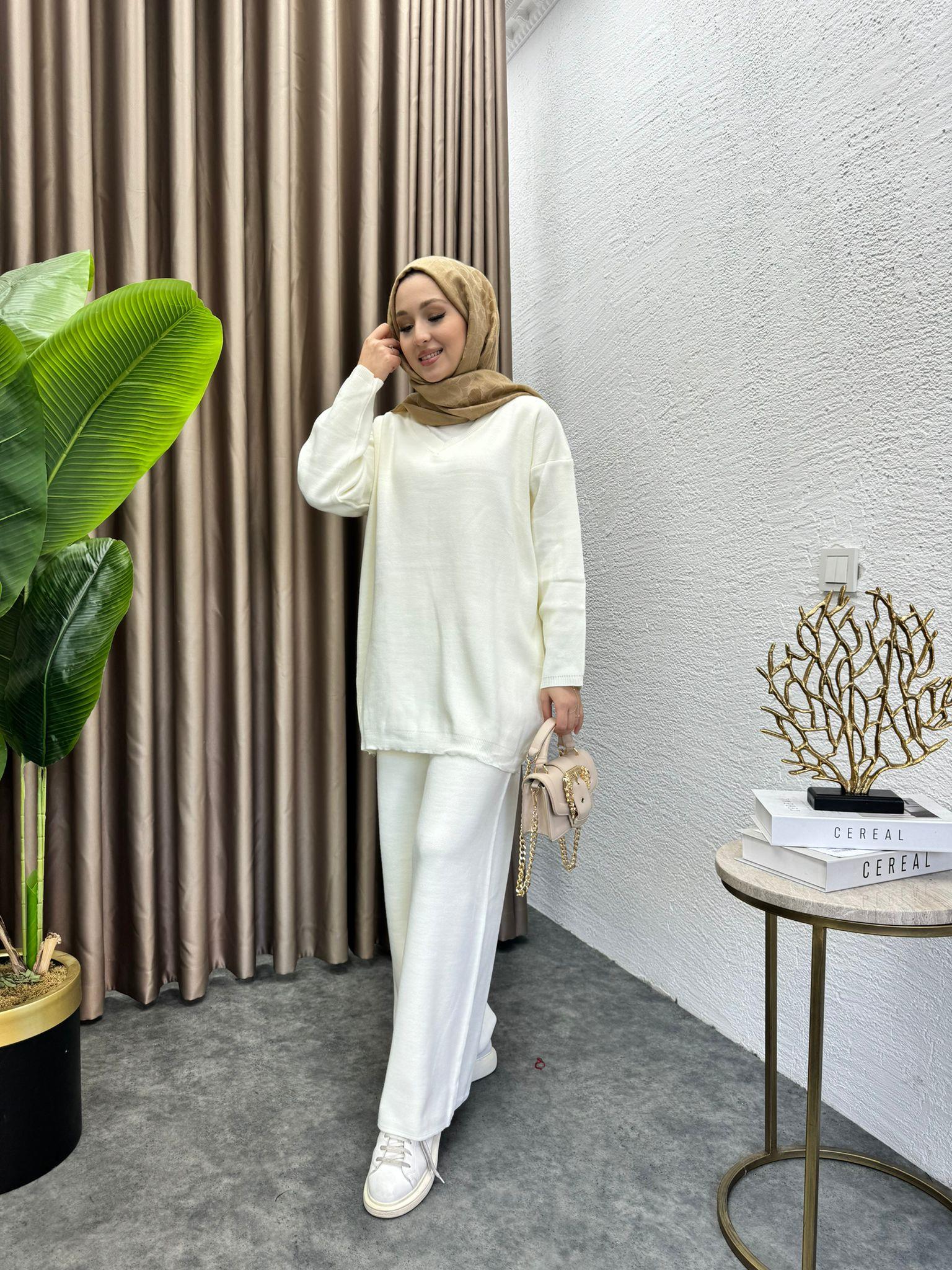 V-Neck Knit Set White